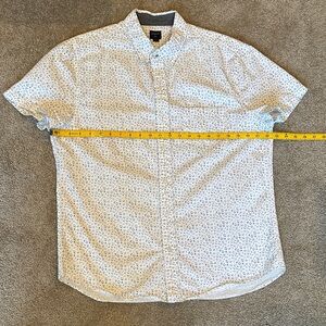 Men’s J. Crew white and blue patterned casual shirt size L